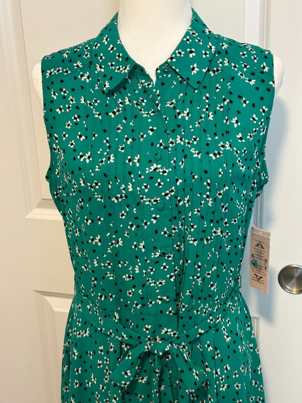 NWT Nanette Lepore green pintuck floral shirtdress, size 10 - Picture 5 of 7